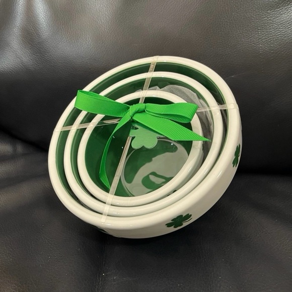 Terramoto Lucky Irish Shamrock Clover Nested Bowls, Set of 3 - Picture 2 of 11